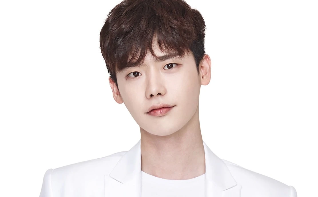 لي جونغ سوك في مناقشة لبطولة دراما كورية جديدة من إخراج مخرج "Goblin".